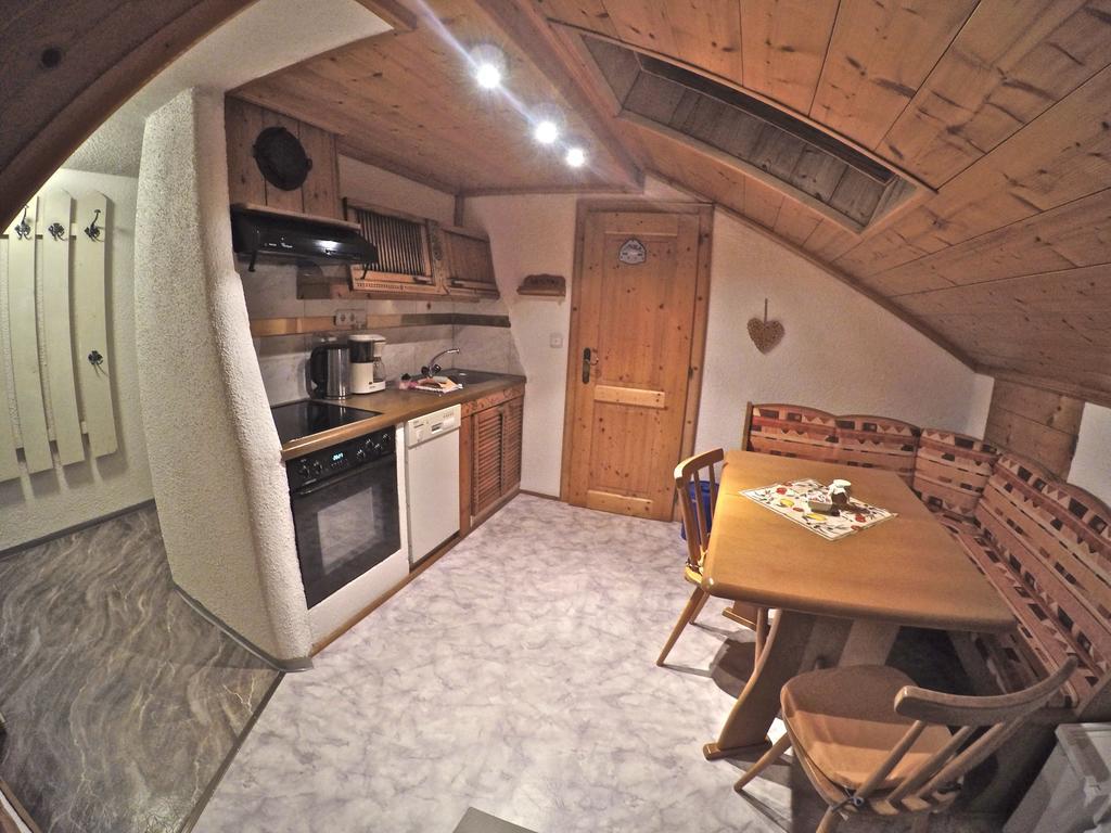 Alpin-Sportiv Apartment แลร์มอส ห้อง รูปภาพ